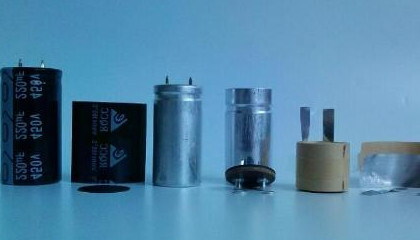 電機(jī)上的啟動(dòng)電容器和運(yùn)行電容器各有什么作用？
